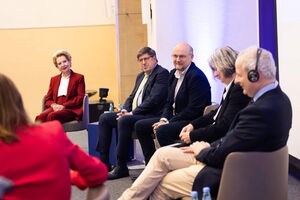 Podiumsdiskussion zu grenzüberschreitender Zusammenarbeit