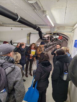 Gruppe im sogenannten James Bond Tunnel Gruppe im sogenannten James Bond Tunnel