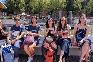 Team building Eucor 2024 à Bâle – Snack à base de fraises sur le bateau