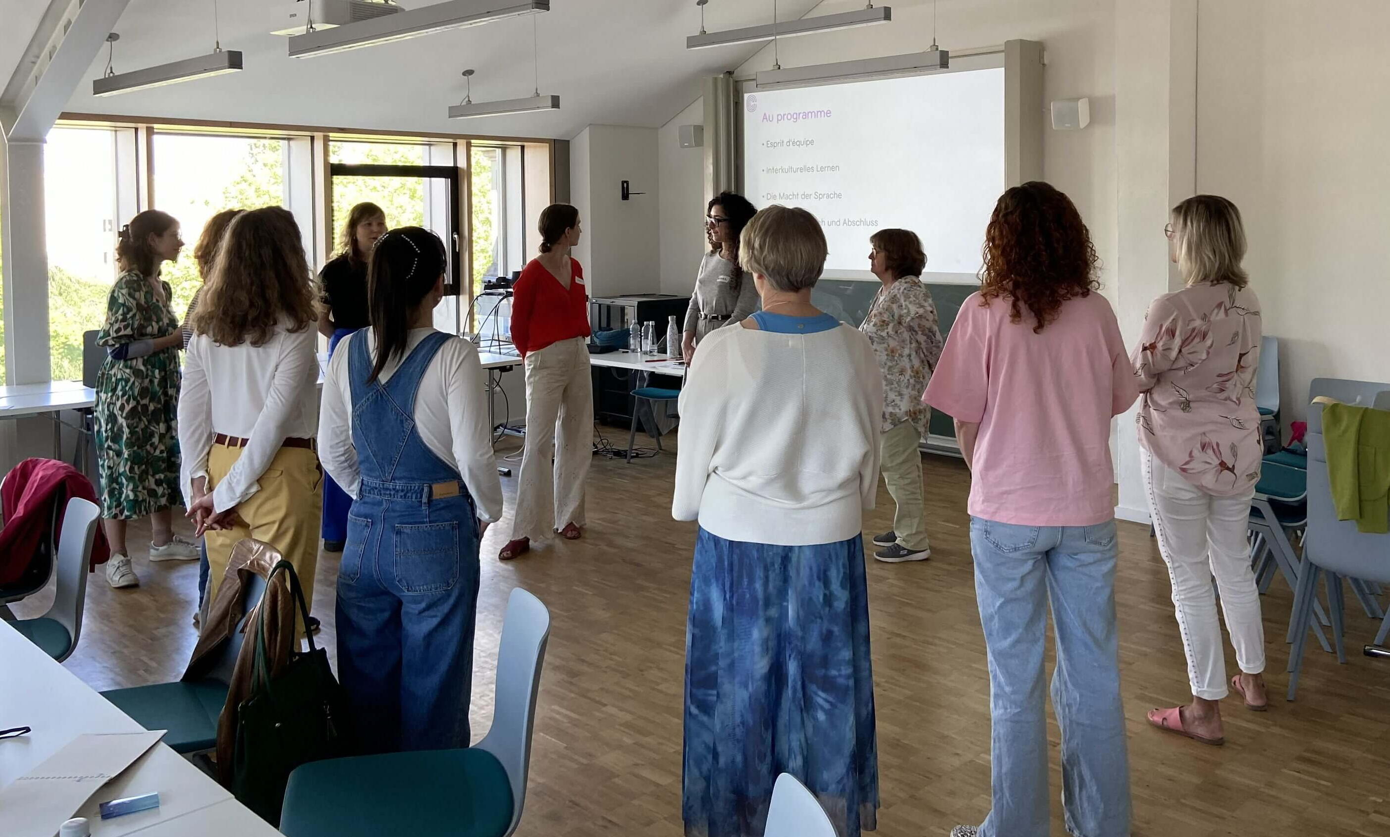 Mitarbeitende bei einer Fortbildung