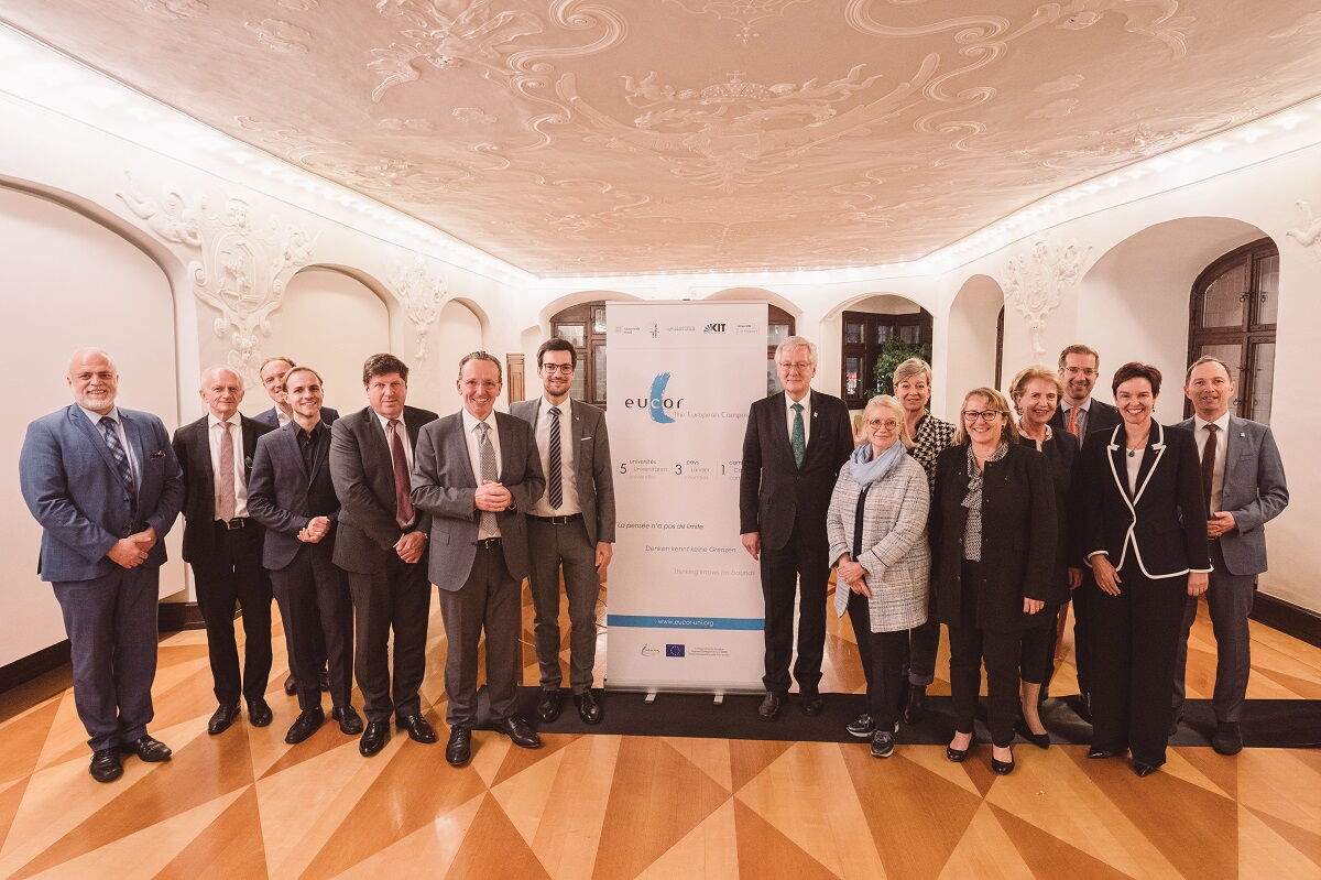 19_10_15_Gruppenbild Deklaration (1200×800)