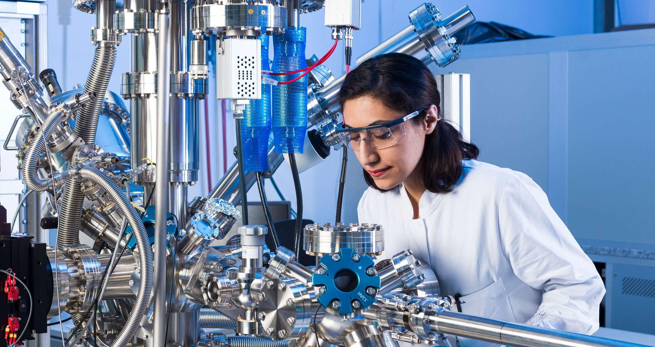 A scientist at a Eucor university is working on a complex machine.