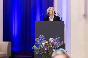 Kerstin Krieglstein lors de son discours à l'occasion du Dies universitatis